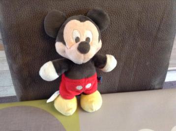 Personnage en peluche Disney Mickey Mouse (22 cm)