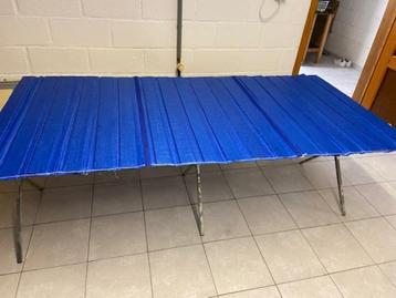 marktkraam tafel beschikbaar voor biedingen