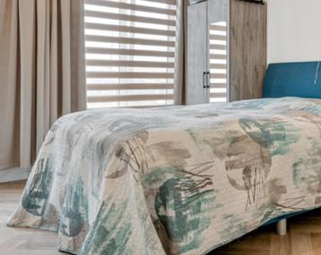 Mooie bedsprei 220 cm breed 260 cm lang beschikbaar voor biedingen