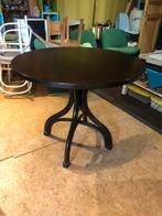Thonet tafel, Ophalen