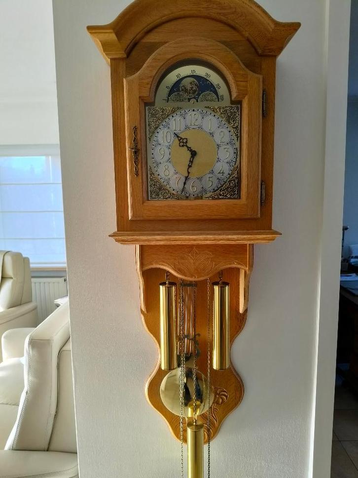 Wandhangklok in eik, met maanstand en Westminster slaggeluid, Antiquités & Art, Antiquités | Horloges, Enlèvement