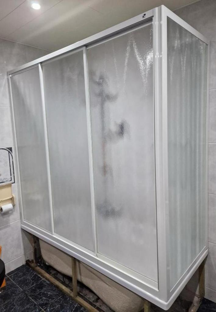 Douchewand voor op badkuip, Huis en Inrichting, Badkamer | Badtextiel en Accessoires, Gebruikt, Overige typen, Wit, Ophalen