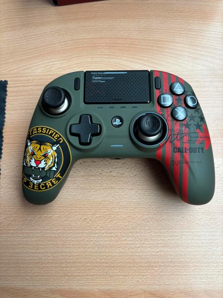 Call of Duty: Black Ops Cold War (limited edition), Games en Spelcomputers, Spelcomputers | Sony Consoles | Accessoires, Zo goed als nieuw