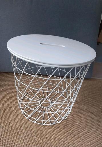 Bijzettafel Ikea beschikbaar voor biedingen