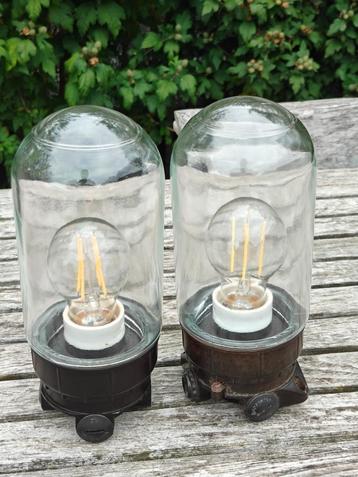 OUDE STALLAMP BAKELIET MET SCHUTGLAS. beschikbaar voor biedingen