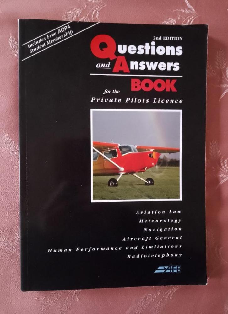 AVIATION : QUESTIONS AND ANSWERS BOOK, Verzamelen, Luchtvaart en Vliegtuigspotten, Zo goed als nieuw, Boek of Tijdschrift, Ophalen of Verzenden