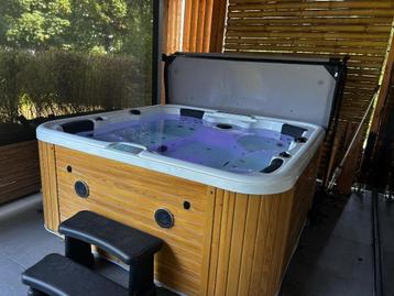 Luxe Jacuzzi 4-persoons – slechts 3 jaar oud!