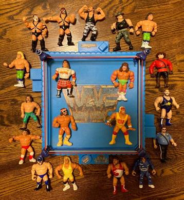 1989 WWF Wresting Ring + 19 Action Figures (1990s) Lot beschikbaar voor biedingen
