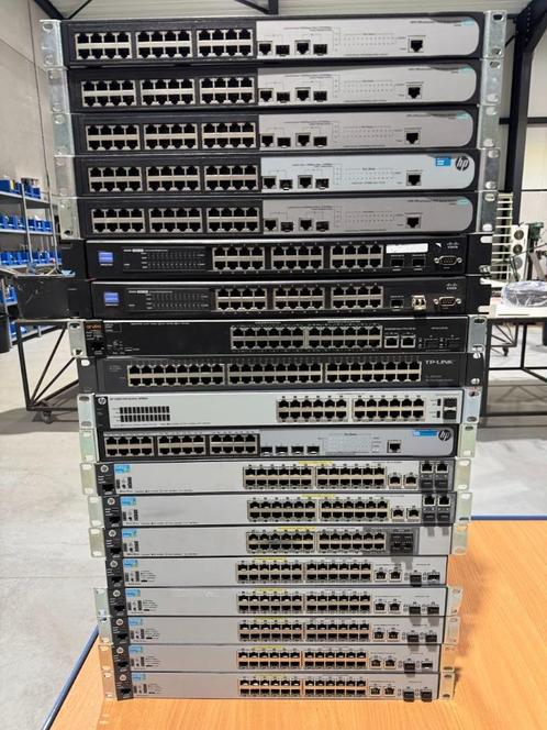 Netwerkswitches (24 poorten), Computers en Software, Netwerk switches, Gebruikt, Ophalen