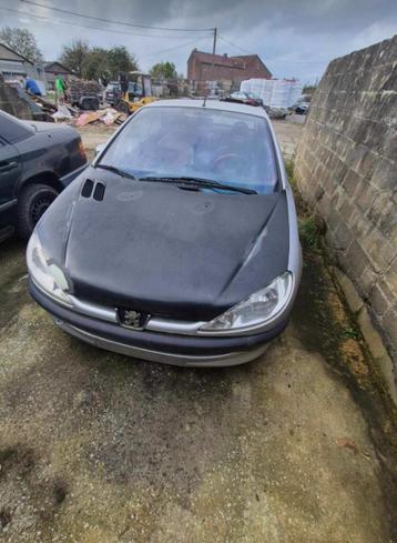 Pièces de peugeot 206cc  disponible aux enchères