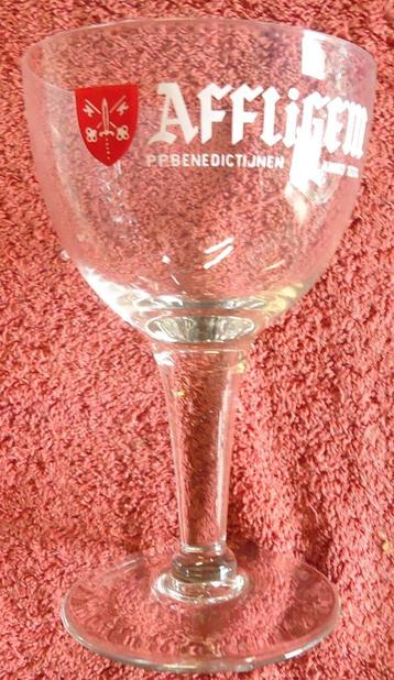 7 originele Affligem bierglazen, in de typische kelkvorm. beschikbaar voor biedingen
