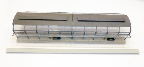 Faller B-180 Twee overdekte dokken met glazen dak (gebouwd), Hobby en Vrije tijd, Modeltreinen | H0, Gebruikt, Brug, Tunnel of Gebouw