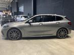 BMW 1-serie 118i A M-SPORT - PANO - HEAD UP - LEDER - SCHADO, Gebruikt, Lichtsensor, 136 pk, Bedrijf