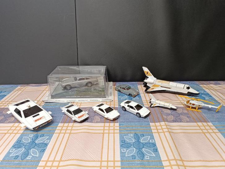 James Bond 007 - Corgi - Husky - Hot Wheels, Verzamelen, Film en Tv, Gebruikt, Film, Overige typen, Ophalen of Verzenden