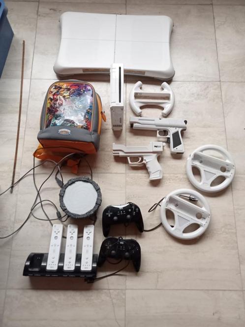 nintendo wii, Consoles de jeu & Jeux vidéo, Consoles de jeu | Nintendo Wii, Utilisé, Avec 3 manettes ou plus, Avec jeux, Avec Balance Board