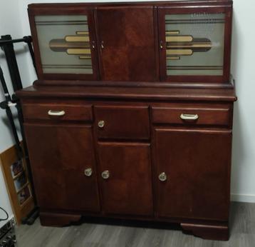 Vintage buffetkast beschikbaar voor biedingen