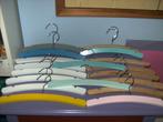 18 Houten kleerhangers voor baby of kinderkleding., Ophalen of Verzenden, Zo goed als nieuw, Hout, Kinderen