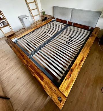  Massief Houten Bedframe (210x230 cm) beschikbaar voor biedingen