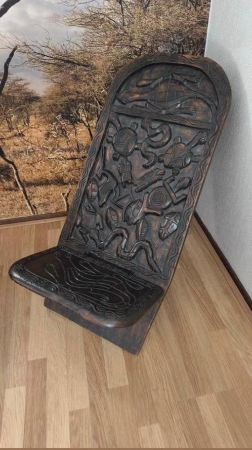 Afrikaanse stoel, Huis en Inrichting, Tafels | Salontafels, Gebruikt, Minder dan 50 cm, Overige houtsoorten, Ophalen