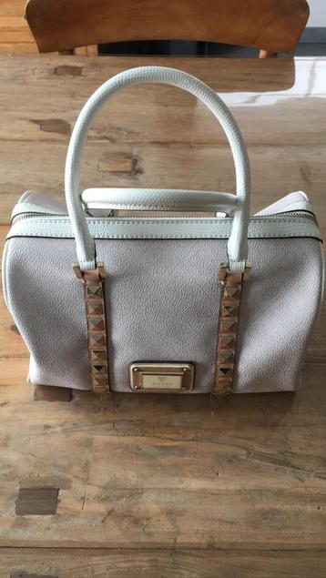 Handtas Guess beschikbaar voor biedingen