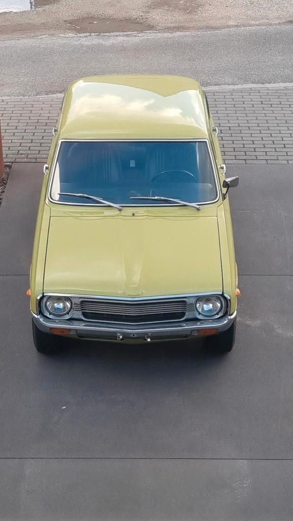 Mazda 1000 oldtimer, Autos, Oldtimers & Ancêtres, Particulier, Mazda, Essence, 4 portes, Boîte manuelle, Vert, Propulsion arrière