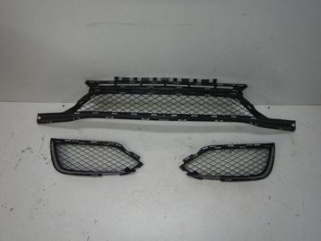 Mercedes-Benz C-Klasse W205 AMG Inleg Voorbumper Inlegset beschikbaar voor biedingen