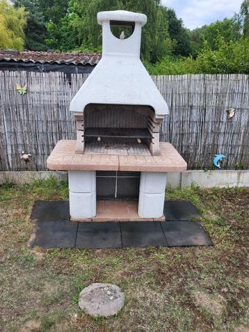 Barbeque Houtskool  beschikbaar voor biedingen