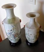 Waardevolle Chines vazen op houten basis MET stempel, Antiek en Kunst, Antiek | Vazen, Ophalen