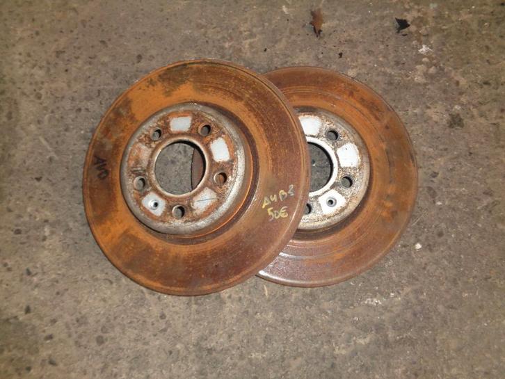 A vendre disques avant Audi A4 B8, Auto-onderdelen, Remmen en Aandrijving, Audi, Gebruikt, Ophalen