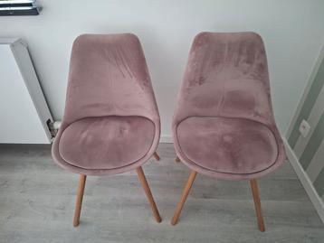 Stoel velvet rose met houten poten beschikbaar voor biedingen
