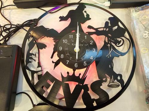 Wandhorloge Elvis en led verlichting op de achtergrond, Maison & Meubles, Accessoires pour la Maison | Horloges, Neuf, Horloge murale
