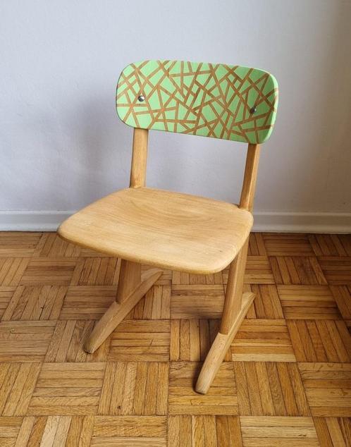 Stoeltje stijl casala in hout t.v.v. Kinderkankerfonds, Kinderen en Baby's, Kinderkamer | Tafels en Stoelen, Zo goed als nieuw