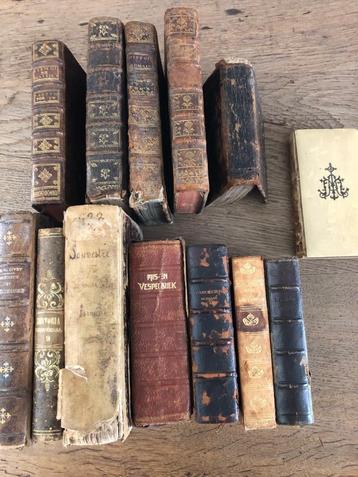 Antieke boeken per set of per stuk verkrijgbaar  beschikbaar voor biedingen