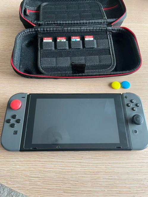 Nintendo Switch V2 grey + spellen en accecoires, Games en Spelcomputers, Spelcomputers | Nintendo Switch, Gebruikt, Switch Original