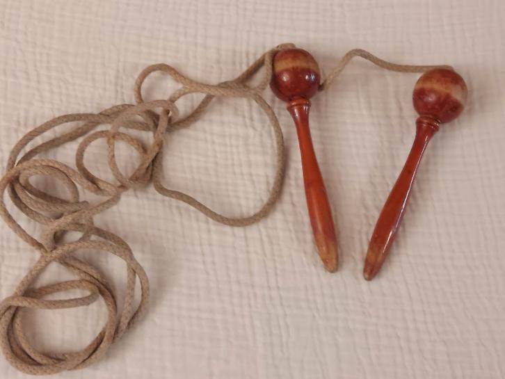 Vintage houten springtouw – nostalgisch speelplezier, Antiek en Kunst, Curiosa en Brocante, Ophalen of Verzenden