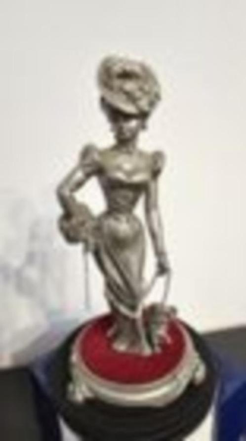 Figurine Les étains du Prince -collection Frou Frou- Nathali, Verzamelen, Beelden en Beeldjes, Zo goed als nieuw, Mens, Ophalen of Verzenden