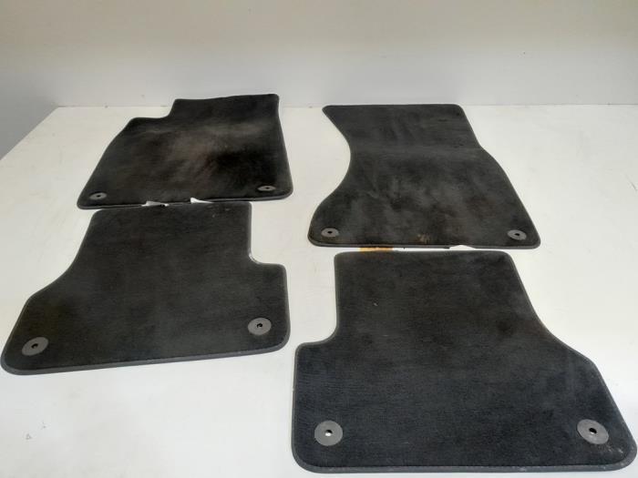 Kit tapis d'un Audi A6, Autos : Pièces & Accessoires, Habitacle & Garnissage, Audi, Utilisé, 3 mois de garantie, Enlèvement ou Envoi