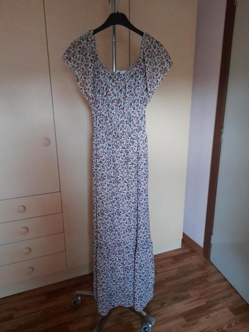 Robe longue à imprimé floral délicat., Vêtements | Femmes, Robes, Comme neuf, Taille 38/40 (M), Rouge, Sous le genou, Enlèvement ou Envoi