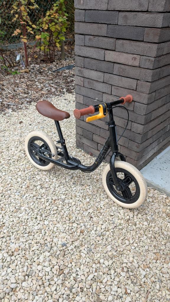 Loopfietsje Btwin Runride 500 10 inch zwart, Fietsen en Brommers, Fietsen | Driewielers, Zo goed als nieuw, Ophalen