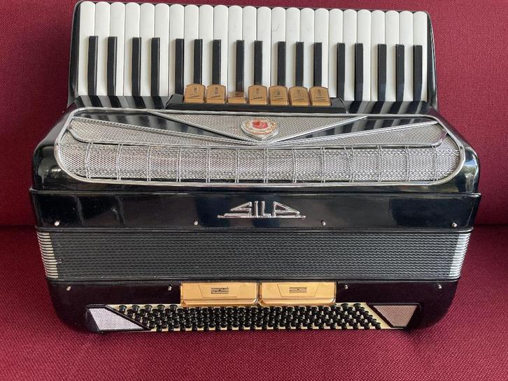 Mooie italiaanse SILA accordeon(Rossini) . 4 korig.Musette ., Musique & Instruments, Accordéons, Utilisé, Accordéon à touches