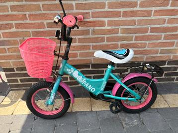 Kinderfoets beschikbaar voor biedingen