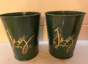 2 decoratieve kerstpotten - vb voor boompjes beschikbaar voor biedingen