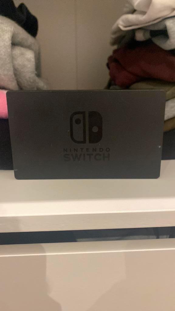 Titel: Nintendo Switch Dock – originele Docking station, Games en Spelcomputers, Spelcomputers | Nintendo Switch, Zo goed als nieuw