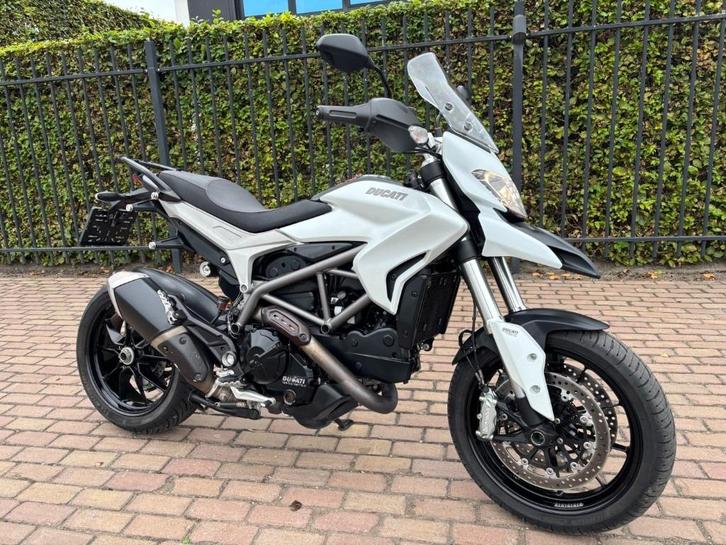 Ducati Hyperstrada 821, Motoren, Motoren | Ducati, Bedrijf, Naked bike, meer dan 35 kW, 2 cilinders, Motorrijbewijs A, ABS, Traction Control