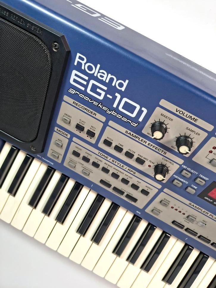 Roland EG-101 90's, Musique & Instruments, Synthétiseurs, Comme neuf, 49 touches, Roland, Avec pied, Enlèvement ou Envoi