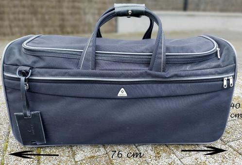 Valise de voyage Samonite (portable ou à roulettes), Bijoux, Sacs & Beauté, Valises, Comme neuf, Plastique dur, 70 cm ou plus