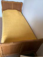 Vintage 1 pers bed. Met matras en ijzeren bedbodem., Antiquités & Art, Antiquités | Meubles | Lits, Enlèvement