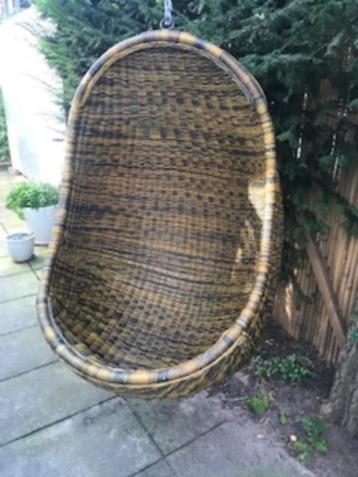 rotan hangzetel beschikbaar voor biedingen