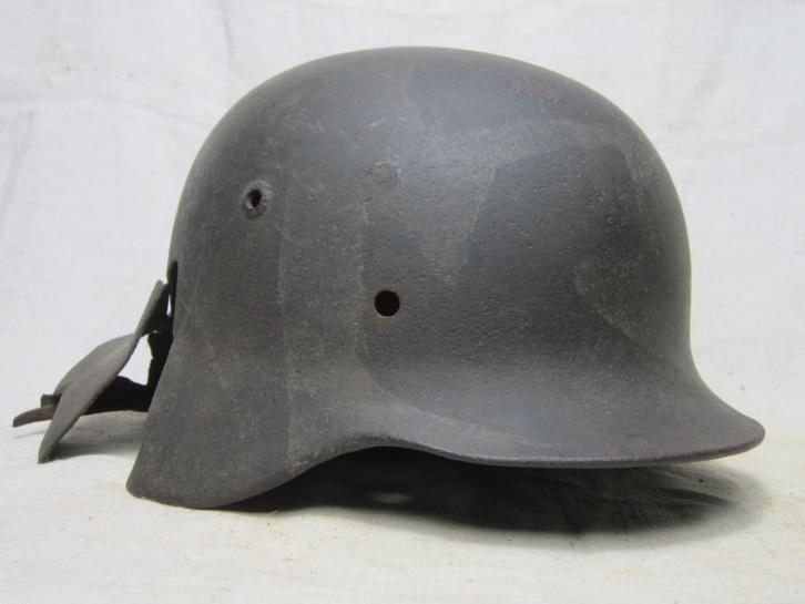Beïnvloede helm uit de Tweede Wereldoorlog, Verzamelen, Militaria | Tweede Wereldoorlog, Overige soorten, Verzenden