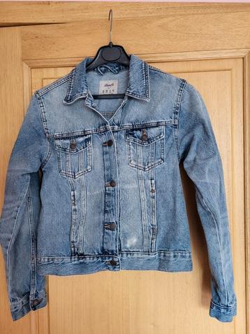 Jeansjasje Denim Co beschikbaar voor biedingen